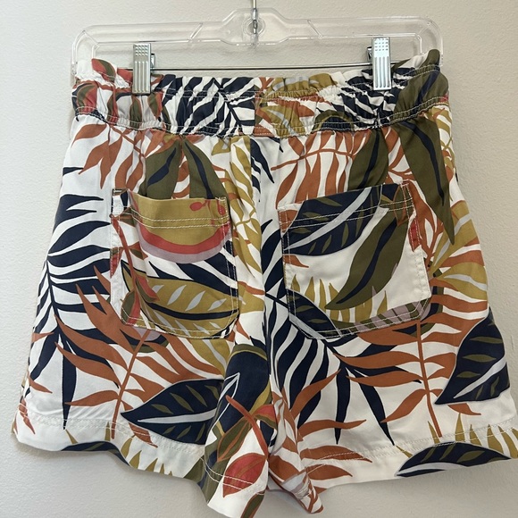Tropical Leaf Print Women's Shorts - Picture 5 of 8
